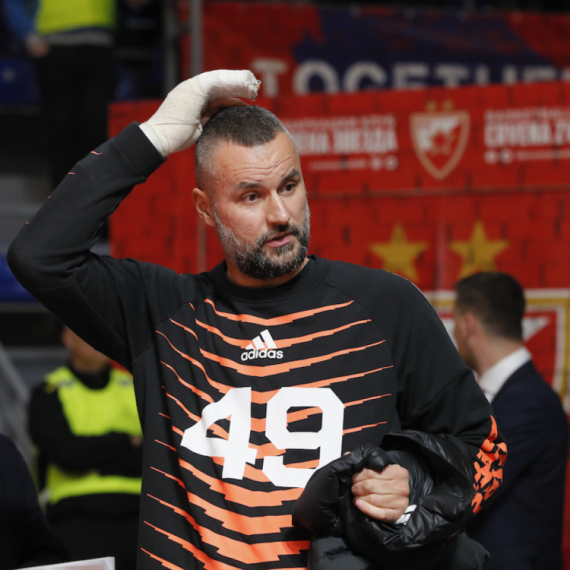 Milan Gurović gleda derbi u Areni VIDEO