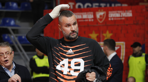 Milan Gurović gleda derbi u Areni VIDEO