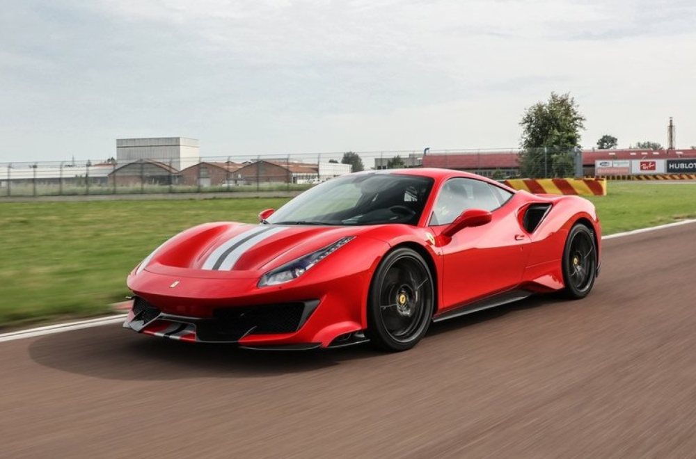 Skupoceni Ferrari završio u reci FOTO