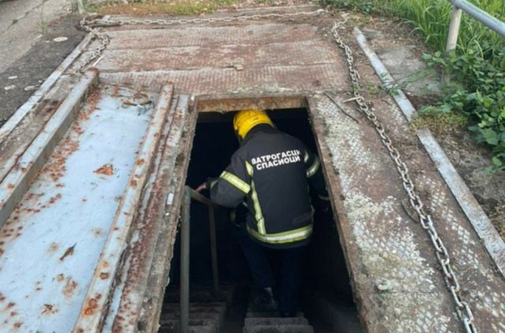 Prvi snimak akcije spasavanja: Ovako su vatrogasci izvlačili iz tunela povređene u sudaru vozova FOTO