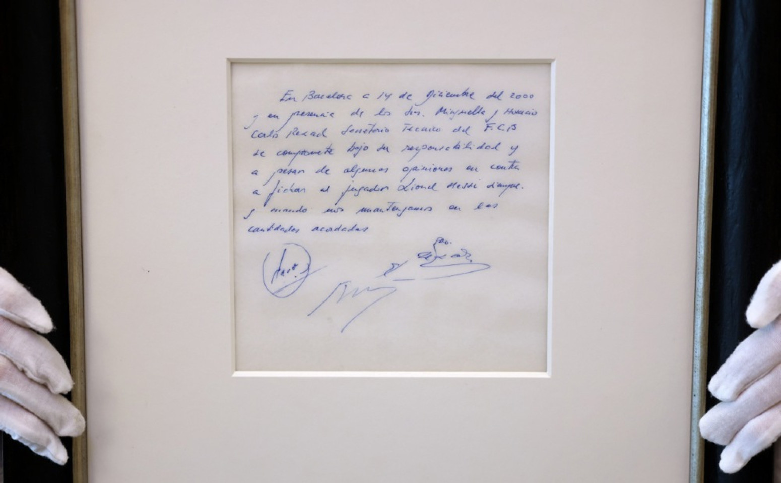 Salveta koja je promenila fudbal prodata za 762.400 funti