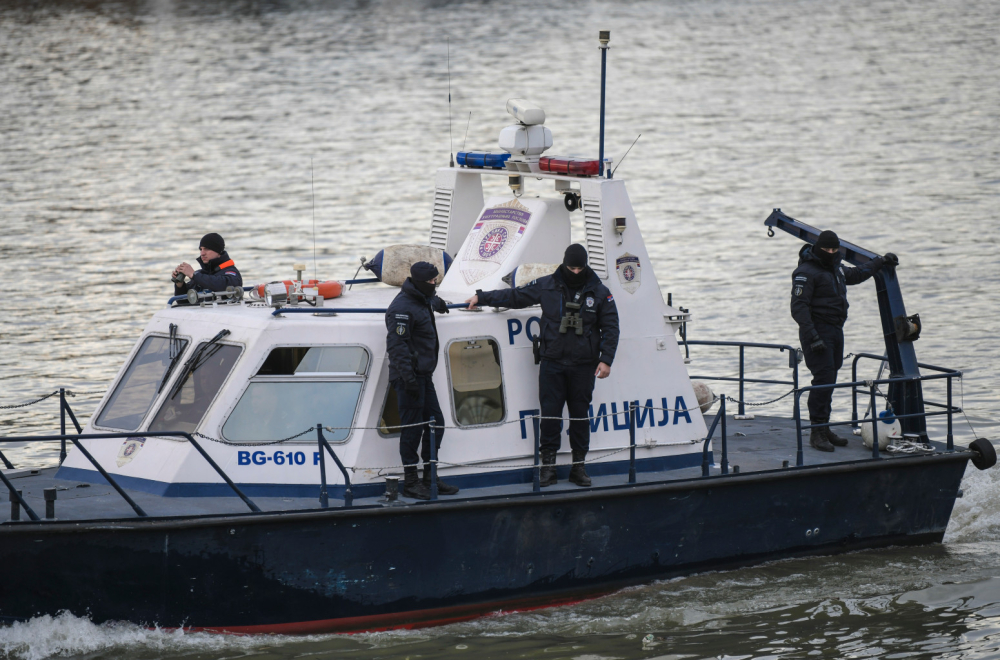 Drama na Brankovom; Policija pretražuje Savu