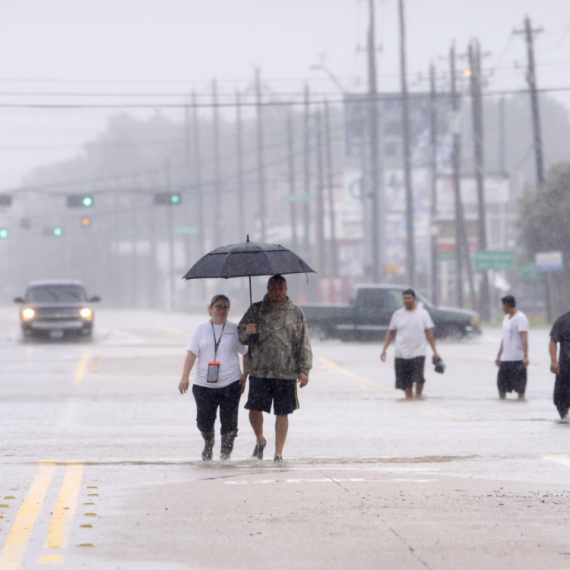 Nova katastrofa: Hiljade ljudi bez struje nakon razorne oluje