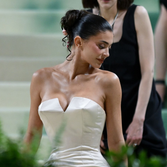 Fanovi je razapinju: Čak je i ovo uradila zbog dečka? FOTO