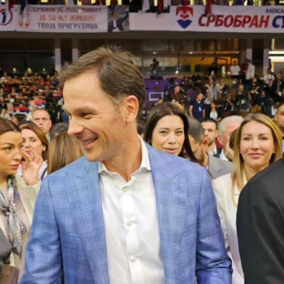 Mali na skupu "Aleksandar Vučić – Srbija sutra" u Novom Sadu: Sjajna atmosfera u hali Spens FOTO