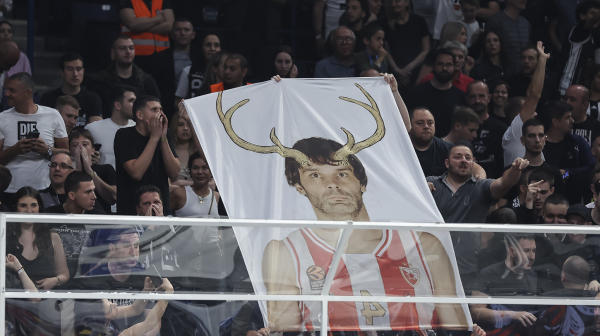 "Grobari" prozivali Teodosića FOTO