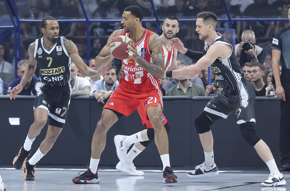Zvezda "metlom" skinula Partizanu šampionsku krunu u Areni