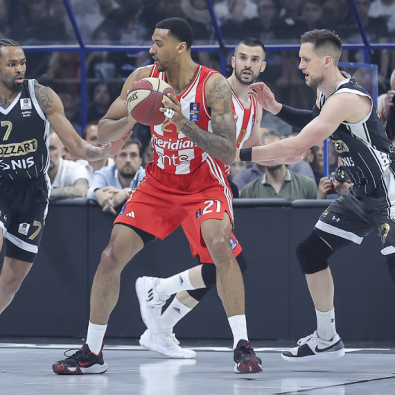 Zvezda "metlom" skinula Partizanu šampionsku krunu u Areni