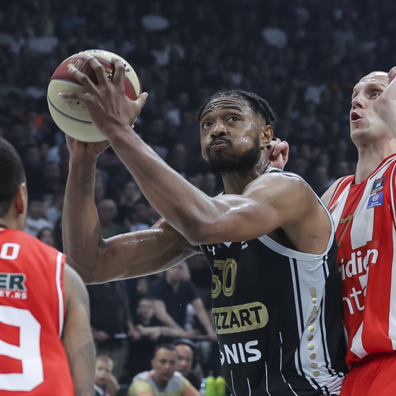 Partizan opet ispustio konce igre - navijači opomenuti (TV B92)