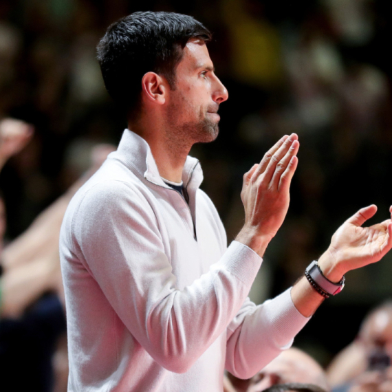 Novak gledao meč Partizana i Zvezde VIDEO
