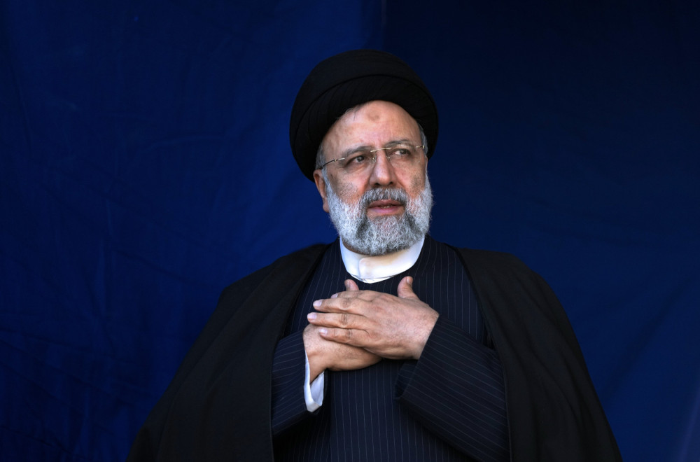 Iranci u povorci: Počela sahrana Ebrahama Raisija VIDEO