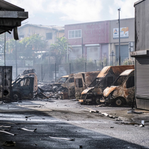 Ponovo gori na ostrvu: Demostracije dovele do novog haosa VIDEO