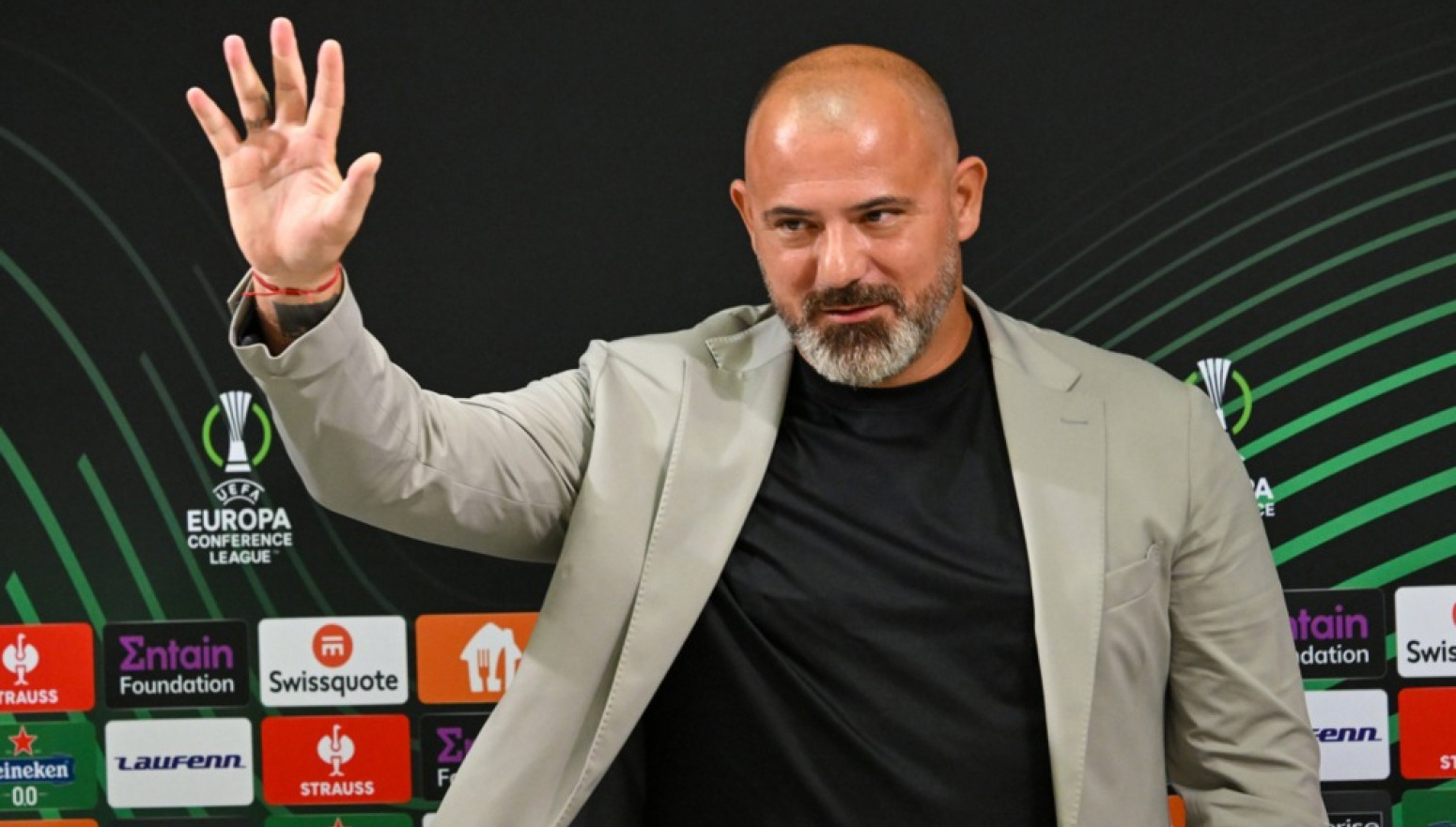 Navijači Ferencvaroša vređali Stankovića: "Ku**a gladna novca"