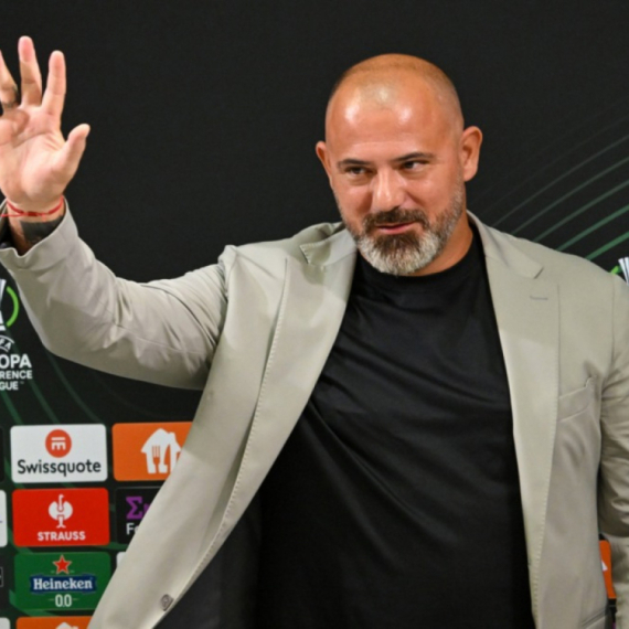 Navijači Ferencvaroša vređali Stankovića: "Ku**a gladna novca"