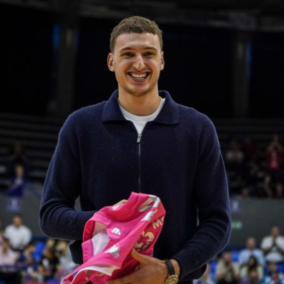 Nikola Jović slavio Zvezdinu titulu FOTO