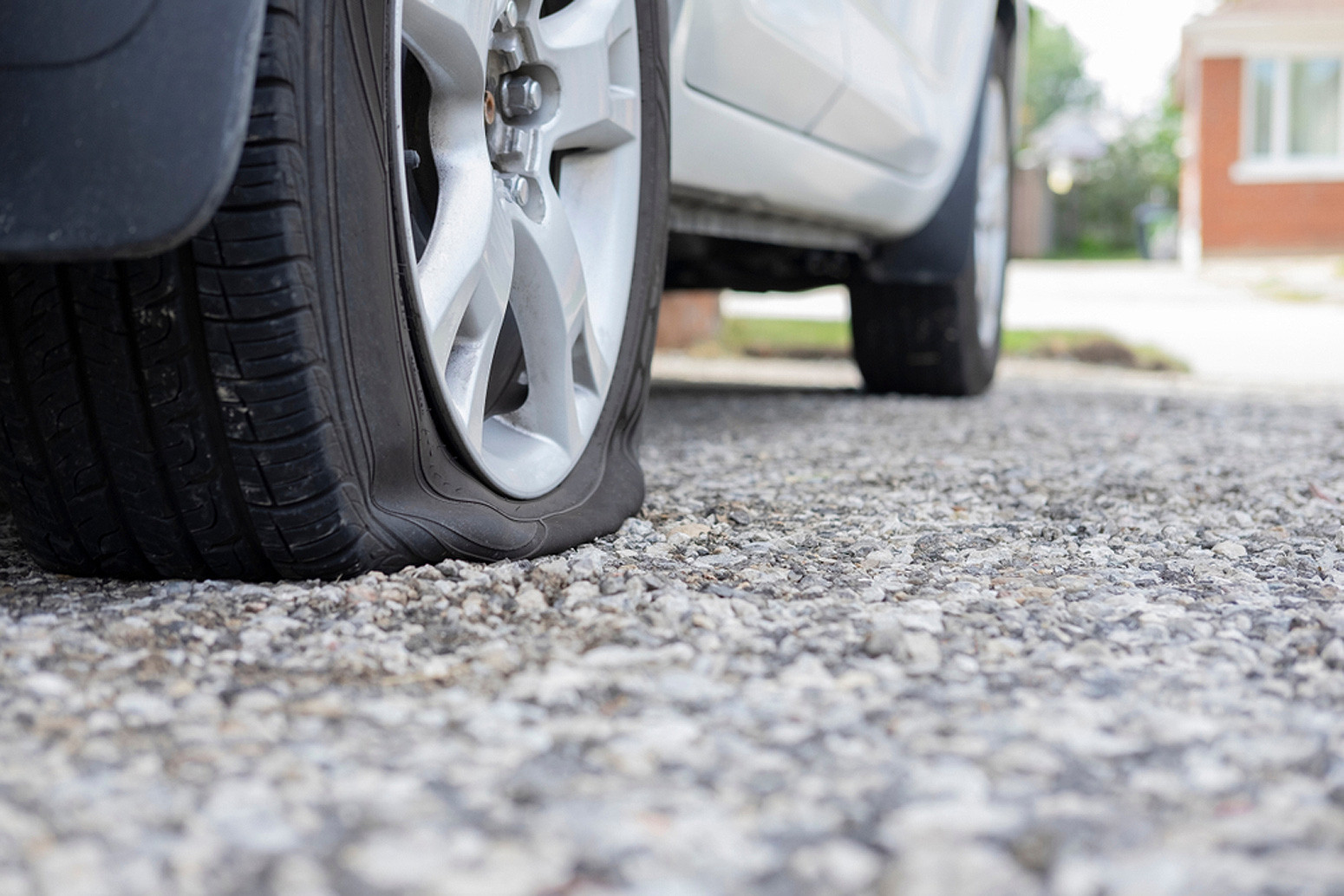 Nedelje stajanja mogu skupo da koštaju: Evo šta se dešava sa automobilom kad se ne vozi