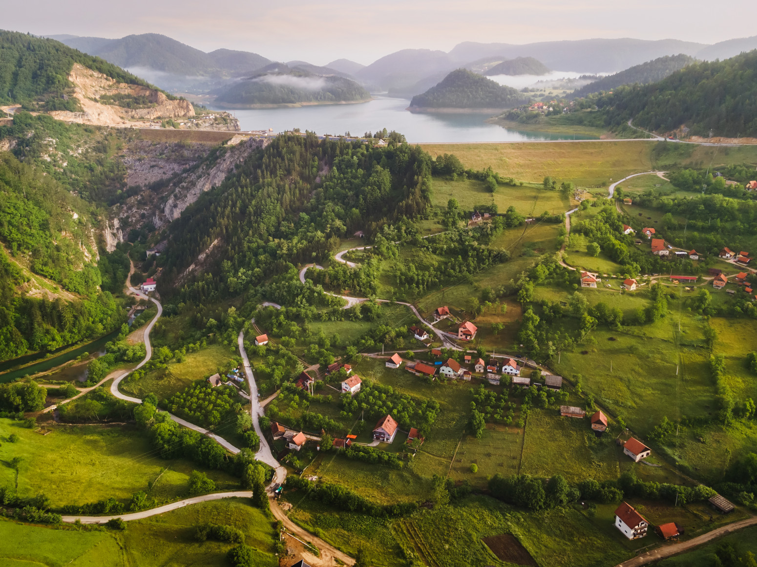 Za Britance Srbija u top-četiri odredišta: Neotkriveno mesto s impresivnom prirodom FOTO