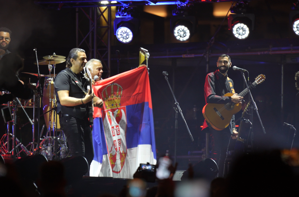 Gipsy Kings oduševili sinoć u Beogradu na vodi: Svirka trajala gotovo tri sata, pevalo se i đuskalo