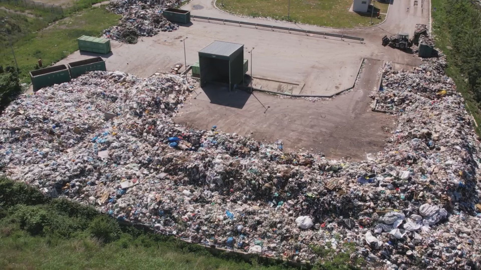 Svaki dan stigne 150 tona otpada: Od danas se iz Čačka odvozi na kraljevačku deponiju FOTO
