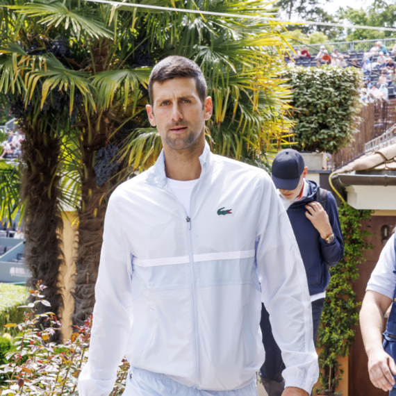 Novak odradio trening, pa otišao na fudbal FOTO