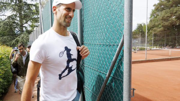 Novak dobio poklon sa posebnom simbolikom FOTO