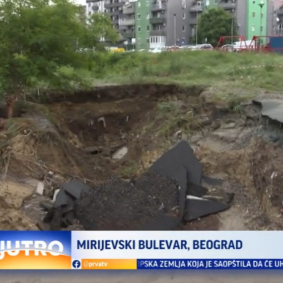 Krater na Mirijevu; Urušio se parking VIDEO