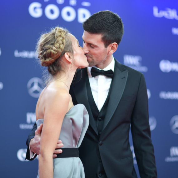 10 godina ljubavi u jednom snimku: Jelena i Novak Đoković slave jubilej VIDEO