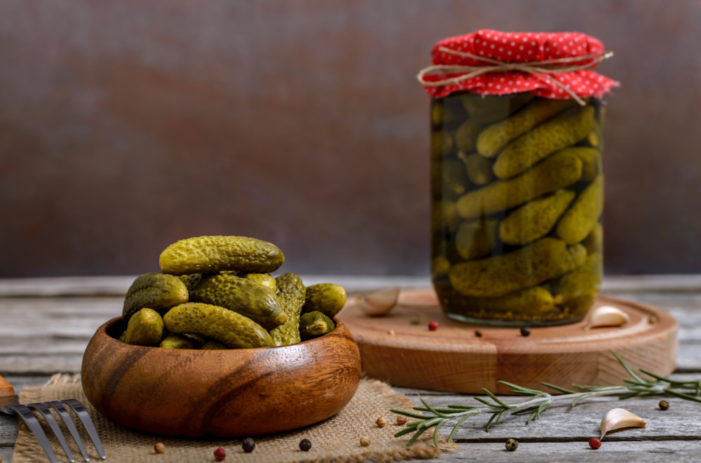 Kiseli krastavci imaju malo ugljenih hidrata i dobro regulišu nivo šećera u krvi