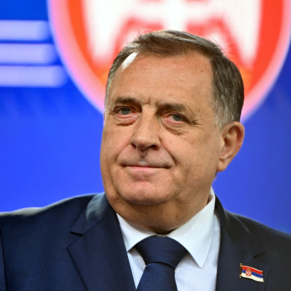 Dodik čestitao Vučiću pobedu: "Zahvaljujući vama, Srbija je jaka i stabilna"
