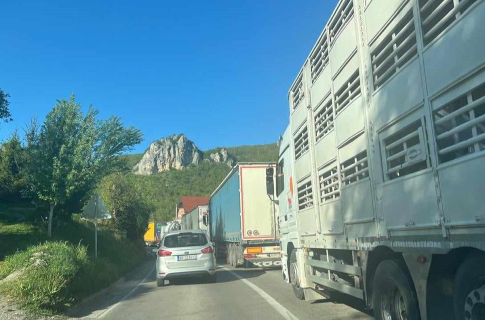 Kolaps kod Prijepolja: Kilometarske kolone FOTO