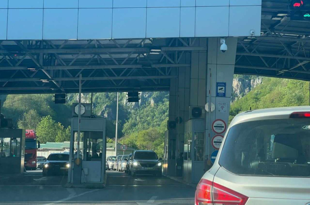 Filmska potera na granici: Bosanac u BMW–u probio rampu, policija ga stigla tek kod Surčina