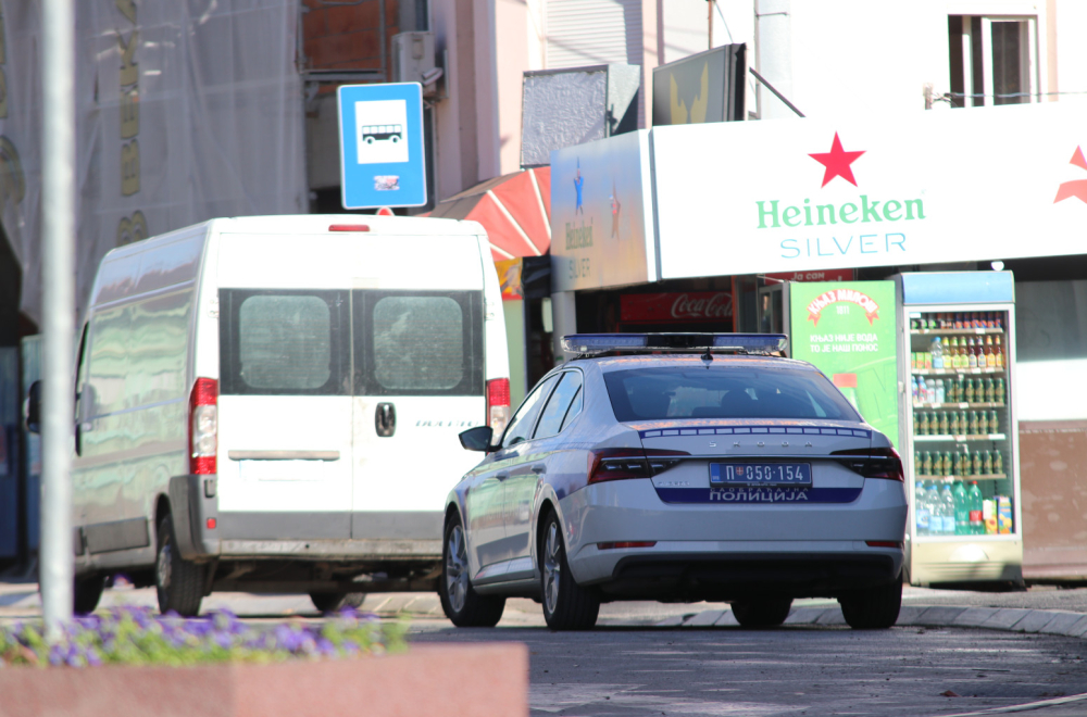 Sprečen pokušaj šverca cigareta u Šidu: Uhapšena dva muškarca sa više od 3.000 paklica