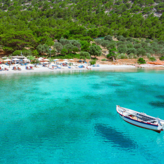 Prelepe plaže i kristalno čisto more: Ostrvo u Grčkoj je hit ove godine