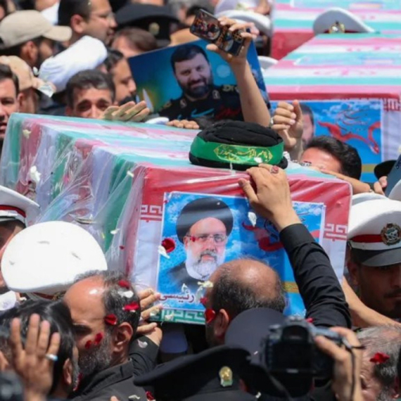 Iran i sahrana: Poslednji ispraćaj predsednika Raisija u hramu u Mašadu