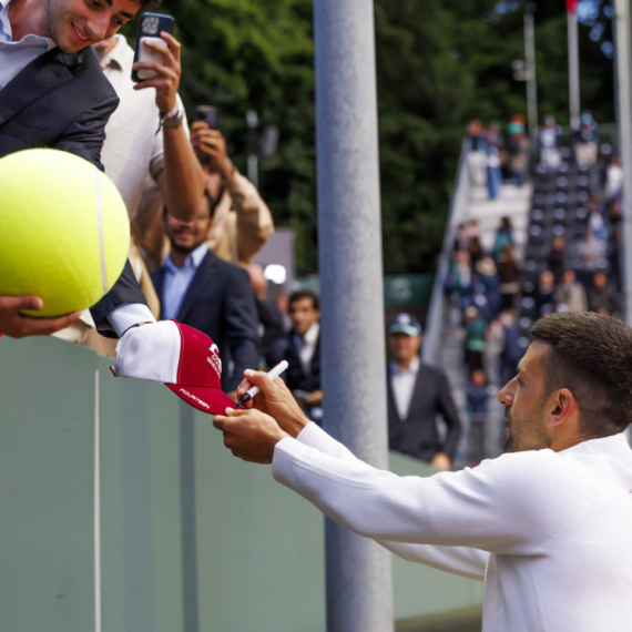 Novak "zapalio" Ženevu – tapkarošima cveta posao