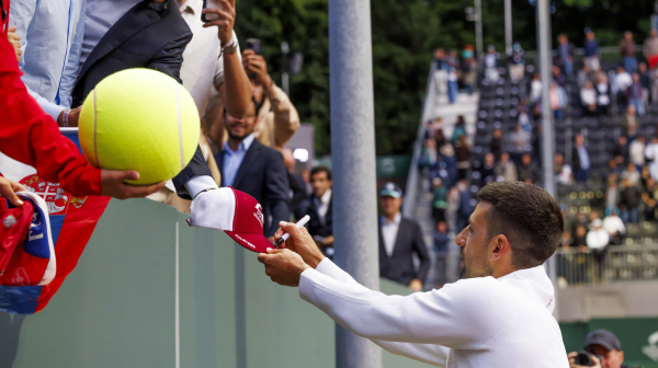 Novak "zapalio" Ženevu – tapkarošima cveta posao