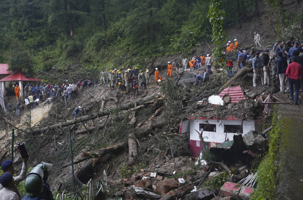 Kuće su sravnjene sa zemljom; Izvlače se mrtvi