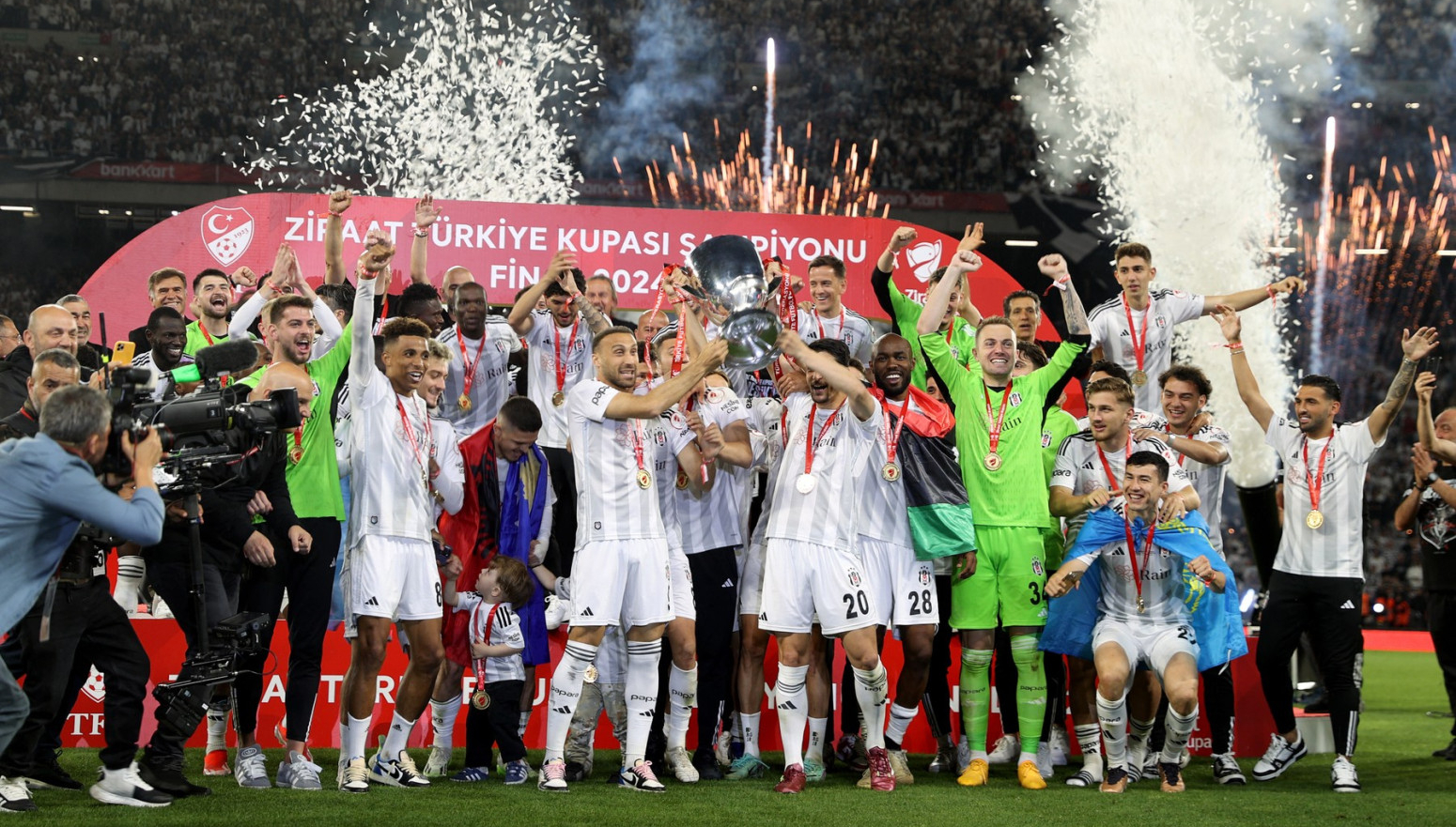 "Ludnica" u finalu Kupa Turske VIDEO