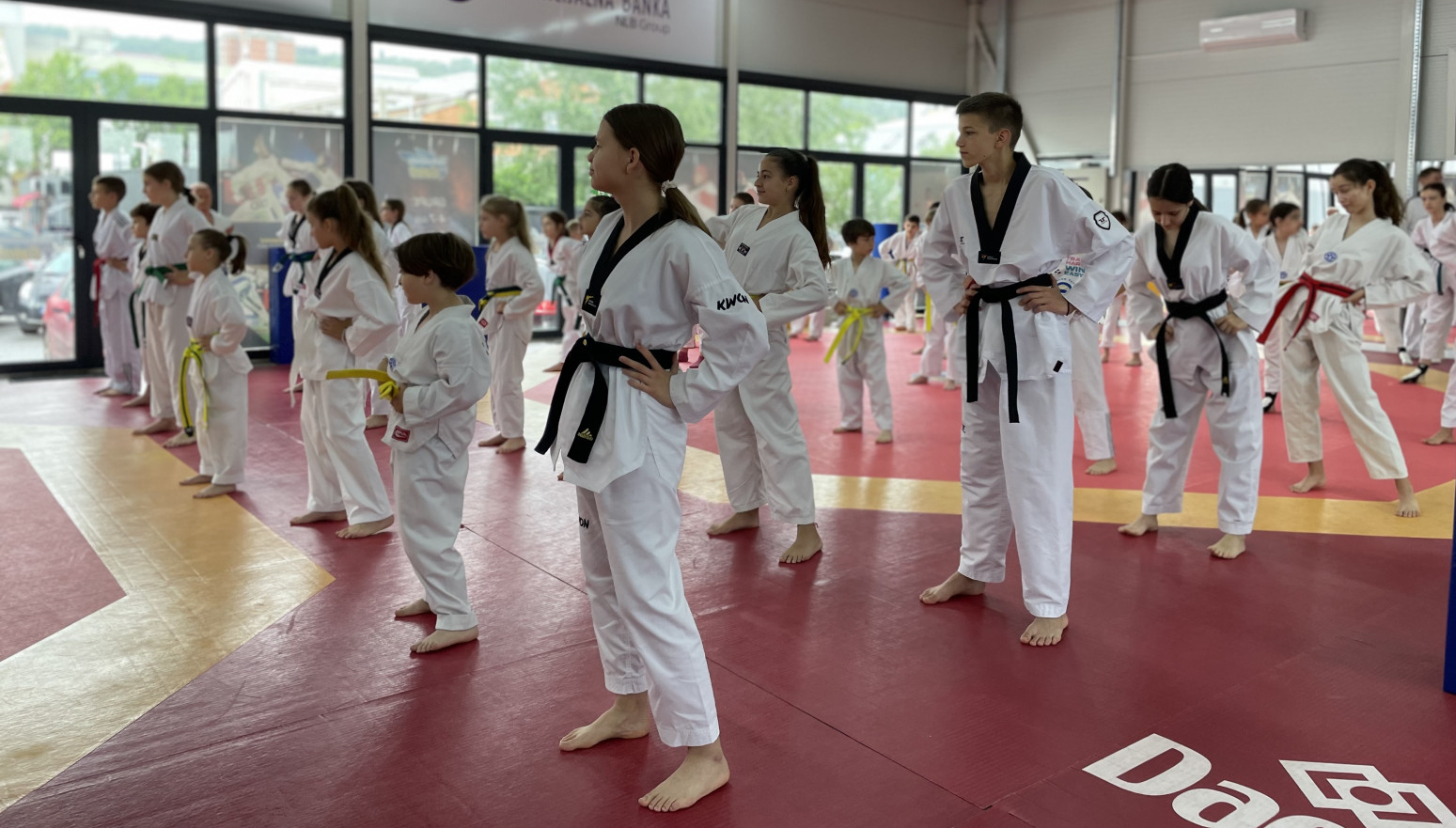 Druženje sa šampionima – Milica, Tijana, Vanja oduševili klince VIDEO