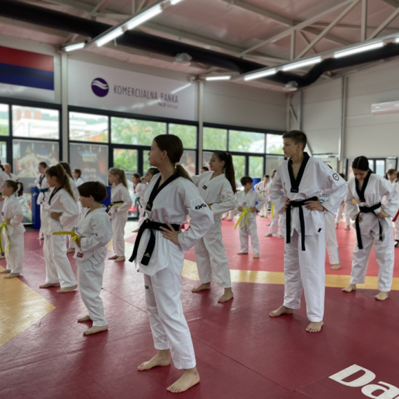 Druženje sa šampionima – Milica, Tijana, Vanja oduševili klince VIDEO