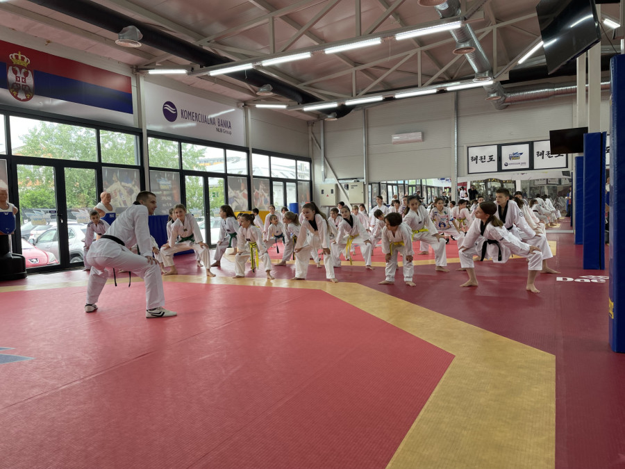 Druženje sa šampionima – Milica, Tijana, Vanja oduševili klince VIDEO