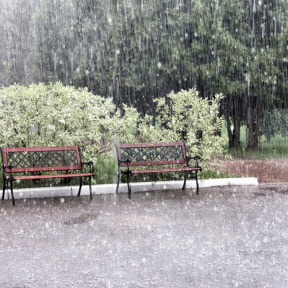 "Kataklizma" u regionu: Tukao je grad, silovito; U Sarajevu potop VIDEO