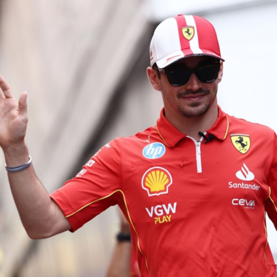 Lekler oštetio Ferari VIDEO