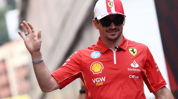 Lekler oštetio Ferari VIDEO