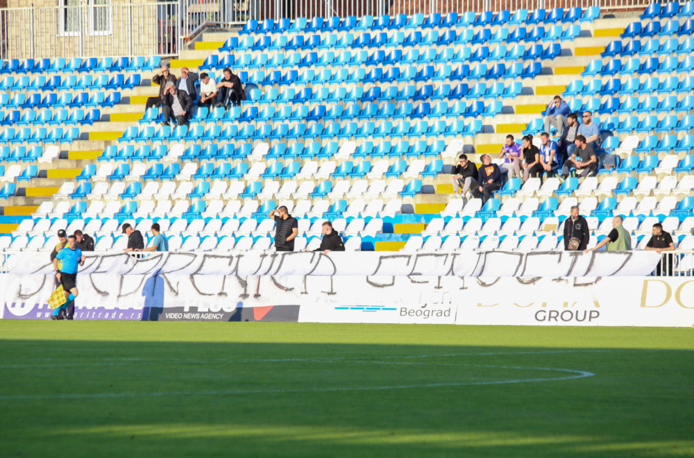 Skandal u Novom Pazaru – prekinut meč zbog transparenta "Srebrenica genocid" FOTO