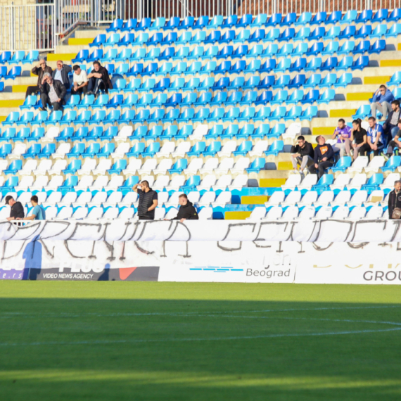 Skandal u Novom Pazaru – prekinut meč zbog transparenta "Srebrenica genocid" FOTO