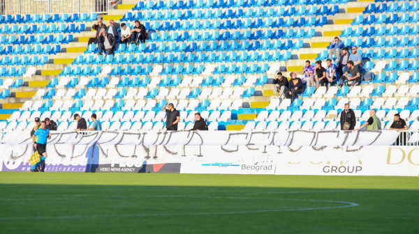 Skandal u Novom Pazaru – prekinut meč zbog transparenta "Srebrenica genocid" FOTO