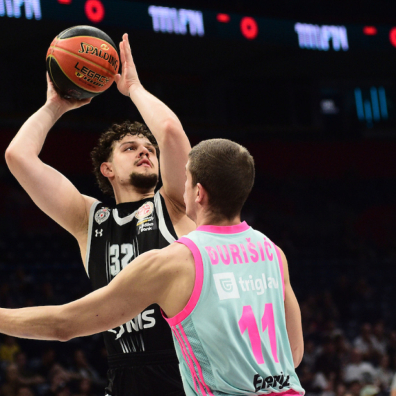 Blistava partija Trifunovića donela vođstvo Partizanu u polufinalu KLS