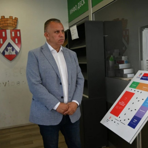 Opoziciona aktivistkinja napala predsednika opštine Novi Beograd i novinarku: Objavljen i izveštaj lekara