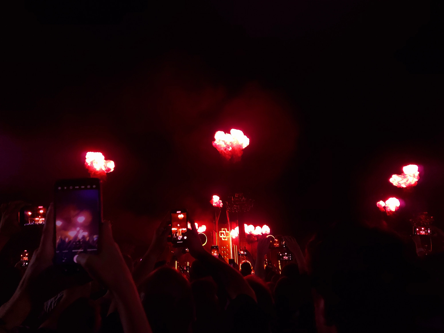 Leti na hiljade konfeta! Til se obratio publici na srpskom: Beograde, hvala! FOTO/VIDEO